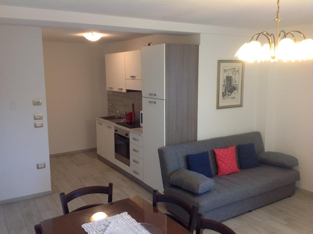 Villa In Val Di Fiemme كافاليسِّ الغرفة الصورة