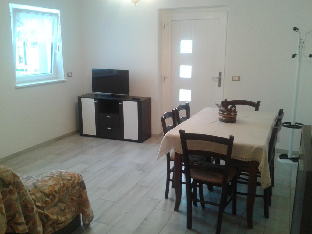 Villa In Val Di Fiemme كافاليسِّ الغرفة الصورة